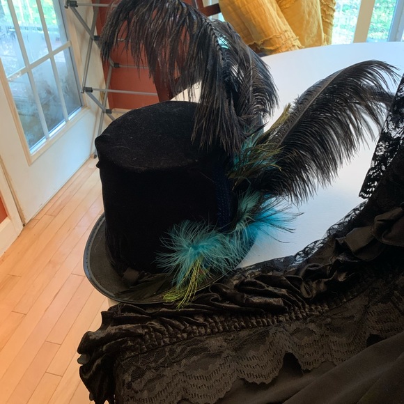 HALLOWEEN COSTUME!! - Picture 2 of 7